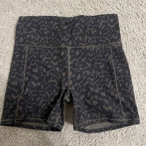 Vuori Studio Pocket Biker Shorts - coco spots